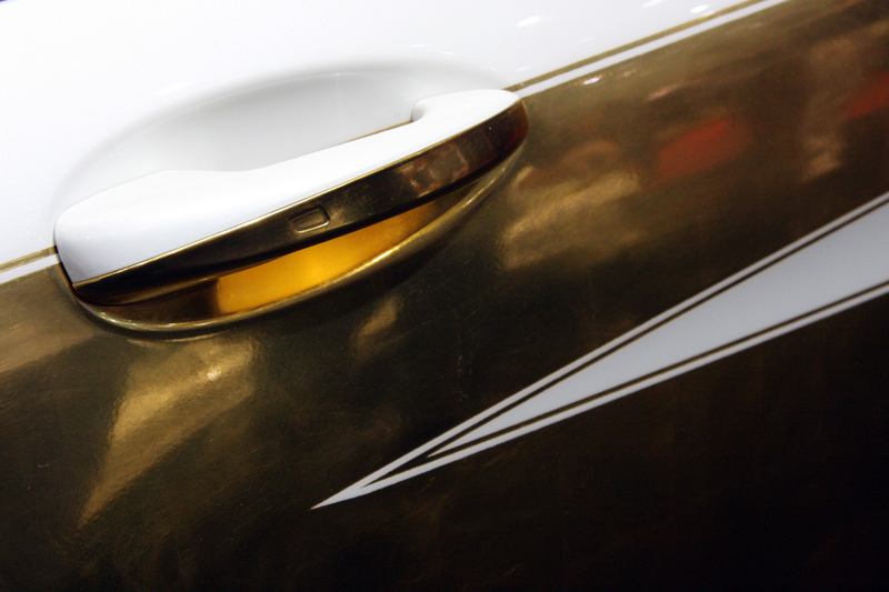 Illustration for article titled This Mercedes S-Class Was Painted With 1,000 Sheets Of Gold Leaf